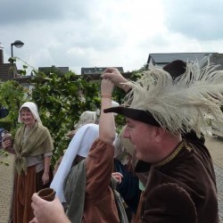 De Heer van Notenghem danst met Jonkvrouw Saartje - Toneelvereniging Plankenkoorts 
